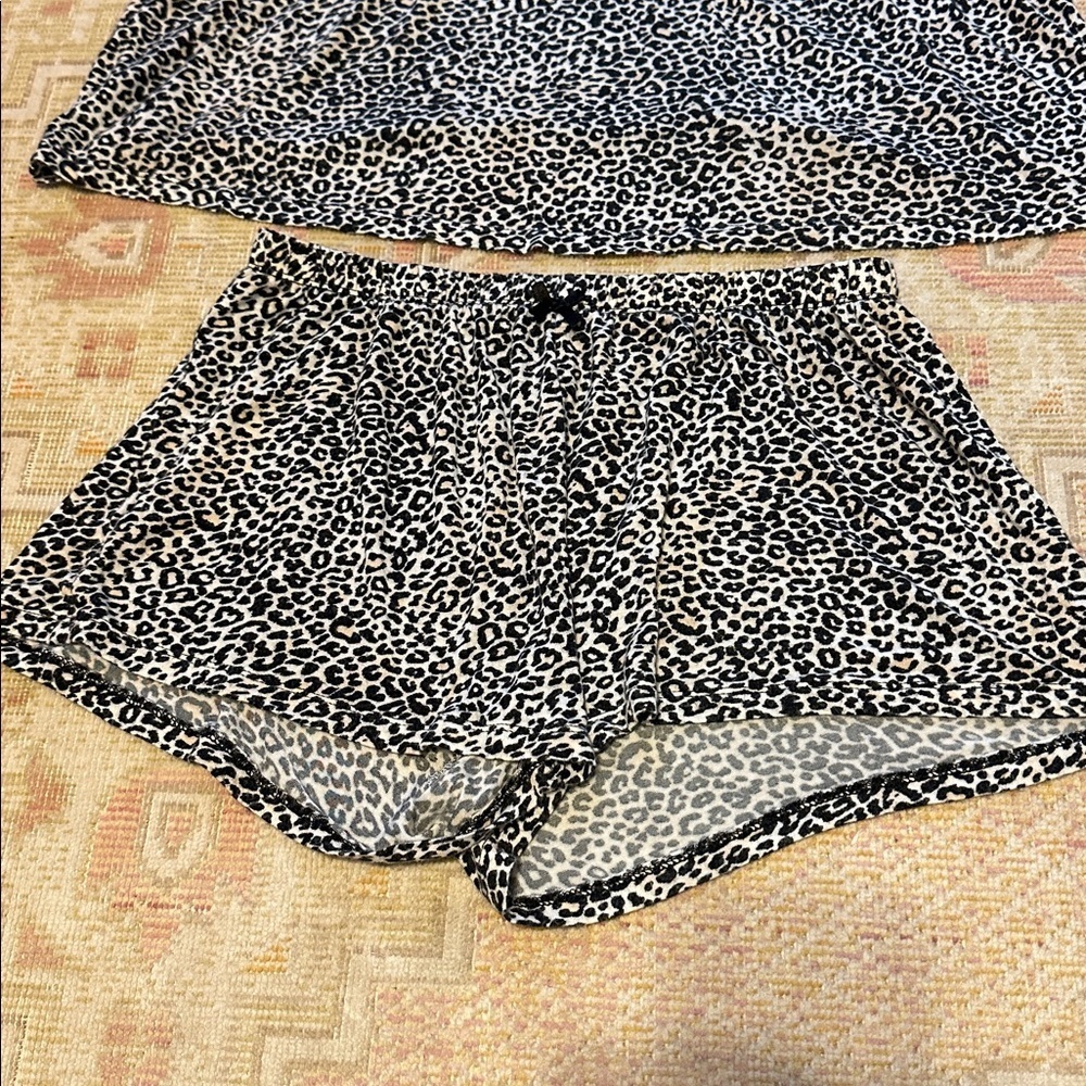 Rene Rofe large t shirt and shorts Leopard Print Pajama Set GUC animal print - Picture 3 of 5